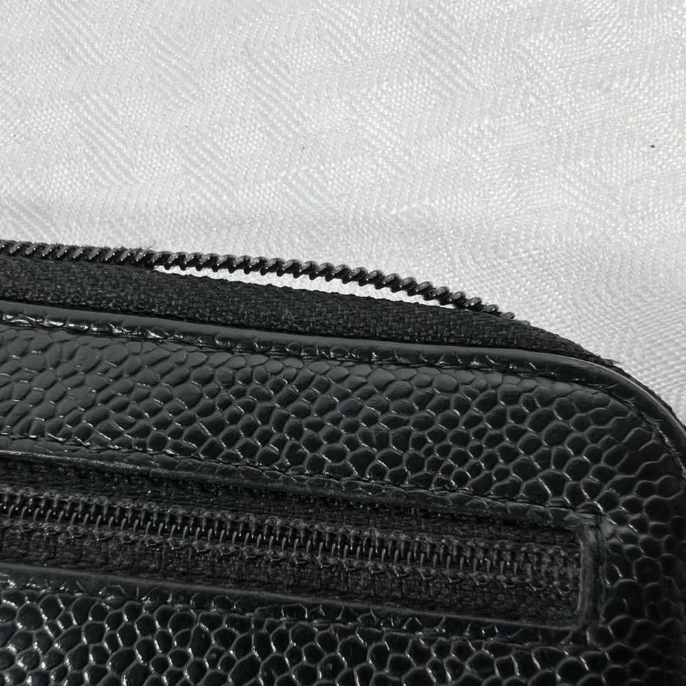 CHANEL carry iconic